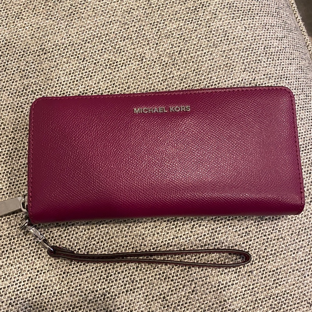 Michael Kors Jet Set Continental Leather Wallet in Berry
